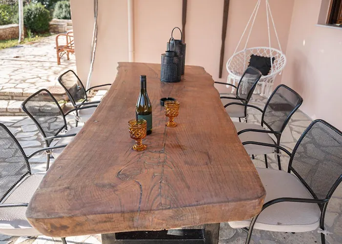 Paralio Astros Beachfront Apartament *