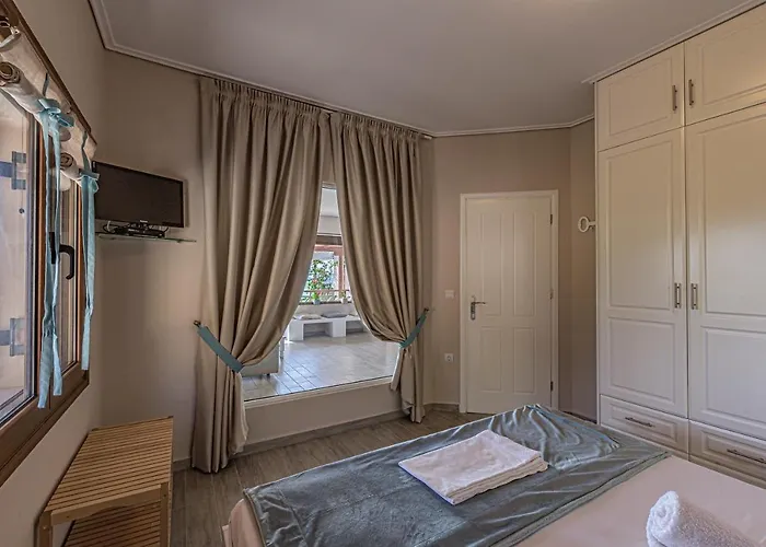 Paralio Astros Beachfront Apartament