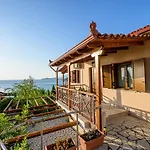 Paralio Astros Beachfront Xiropigado