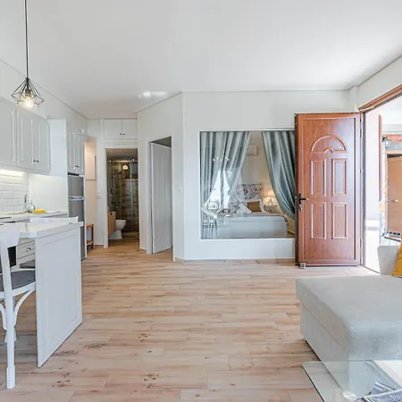 Paralio Astros Beachfront Apartment Xiropigado