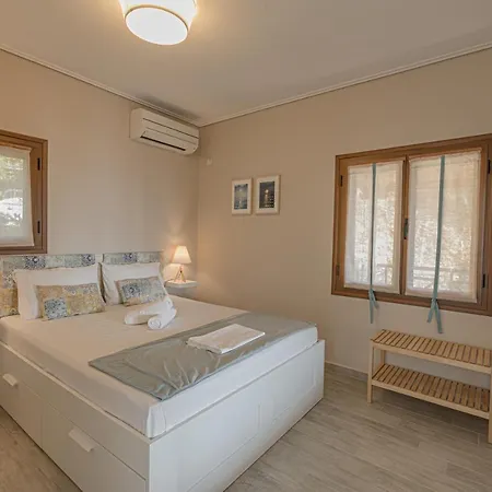Paralio Astros Beachfront Xiropigado