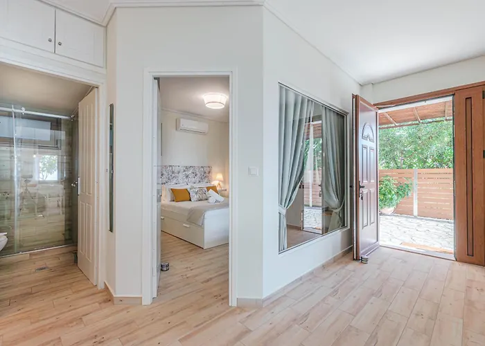 Paralio Astros Beachfront Xiropigado